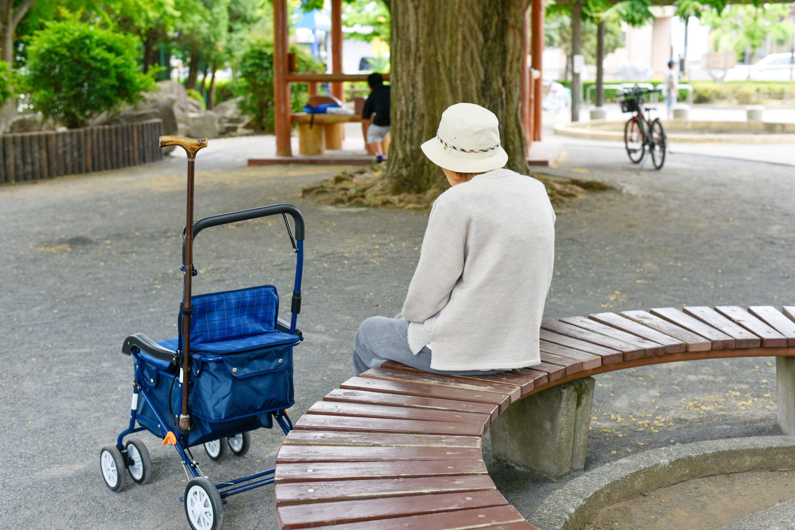 Old people alone, Loneliness, helpless